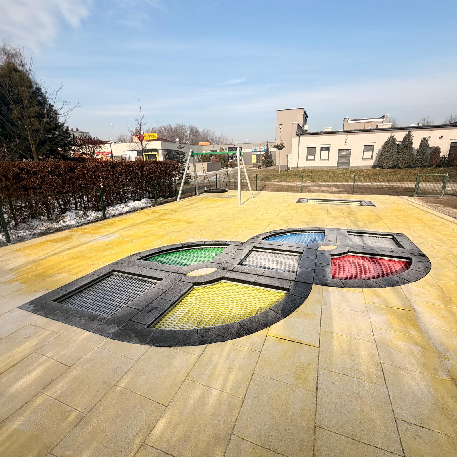 Budowa placu zabaw wraz z nawierzchnią bezpieczną