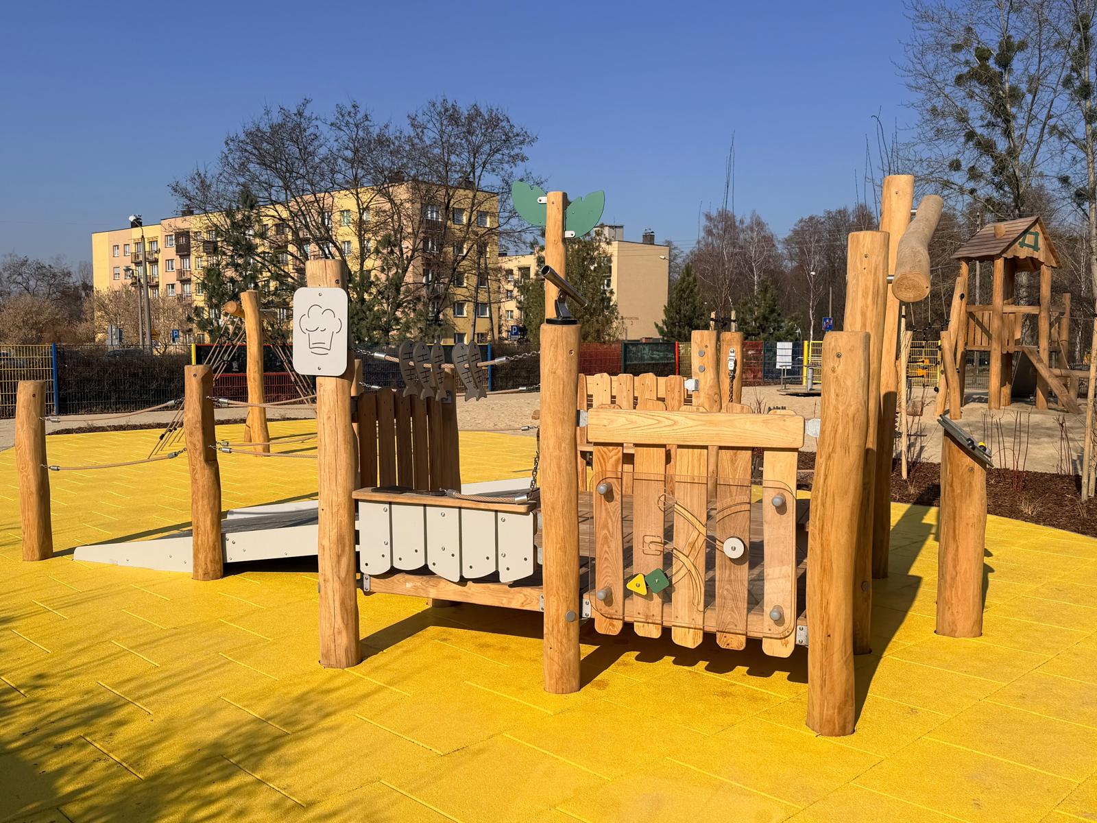 Budowa placu zabaw wraz z nawierzchnią bezpieczną